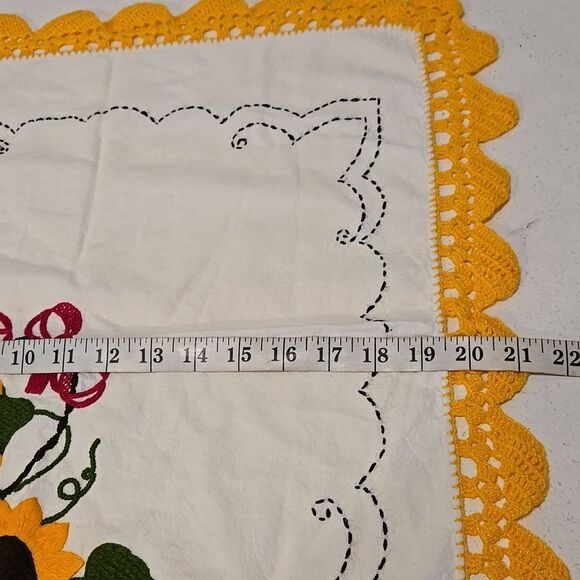 Vintage Handcrafted Sunflower Embroidered Tablecloth with Orange 21"x24" - Picture 10 of 10